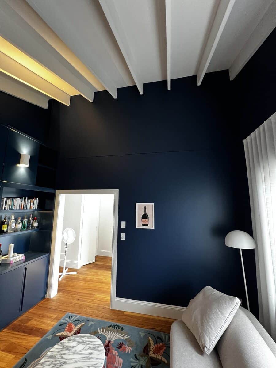 Dark blue Dulux Wash&Wear feature wall in Dover Heights living room