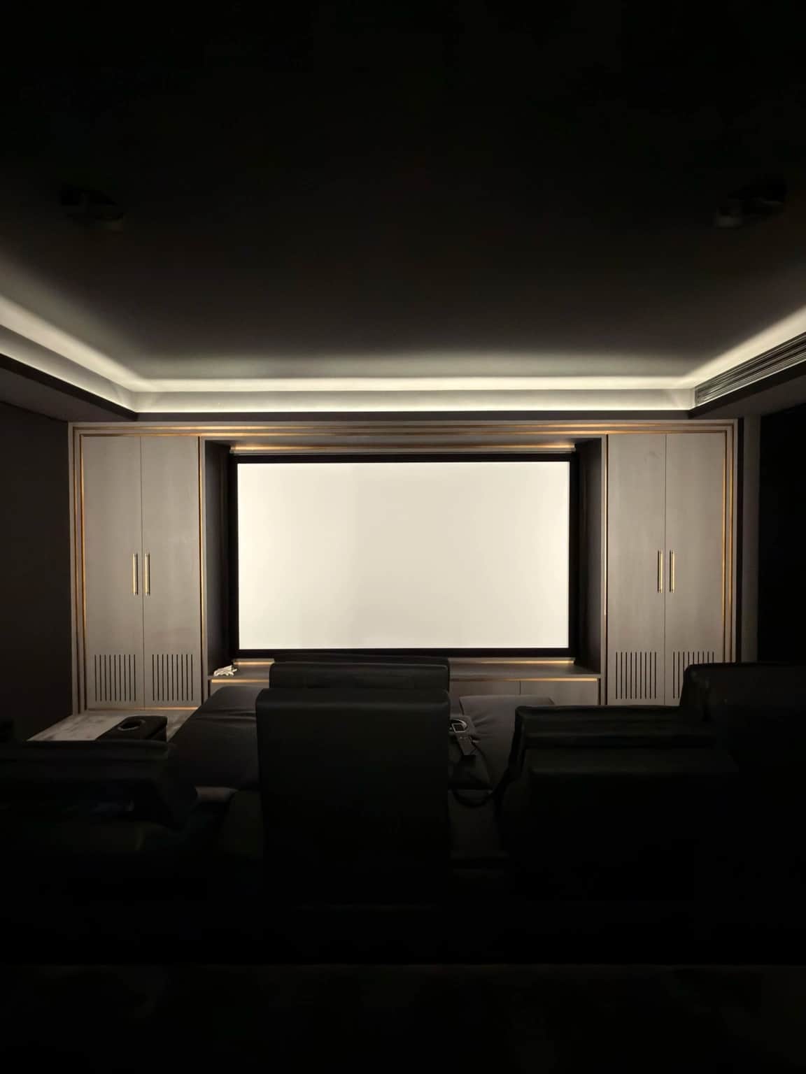 Completed Oatlands home theatre with Dulux Theatre Black painting, a dark ceiling and projection screen